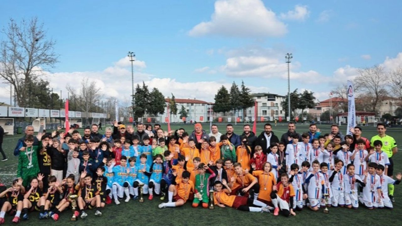 Denizli’de minik futbolculardan muhteşem final