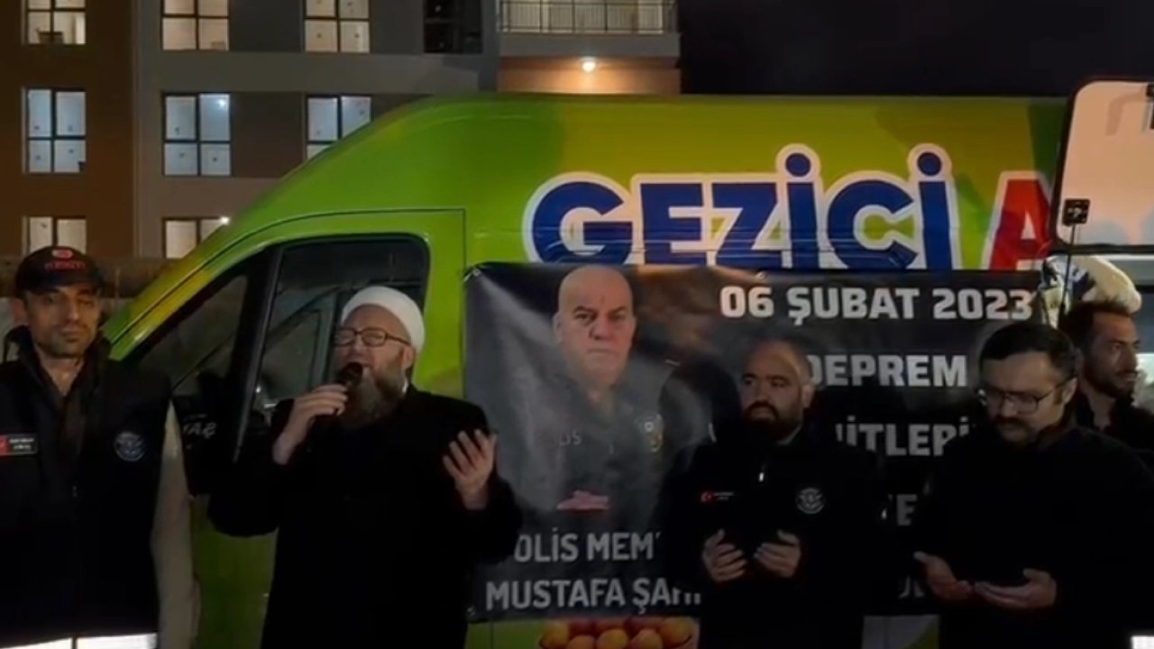 Deprem bölgesine ilk günden bu yana destek veren polis memuru Mustafa Şahin'den 6 Şubat’ta anlamlı vefa