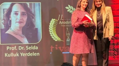 DEÜ’lü akademisyene sahne tasarımı ödülüne layık görüldü