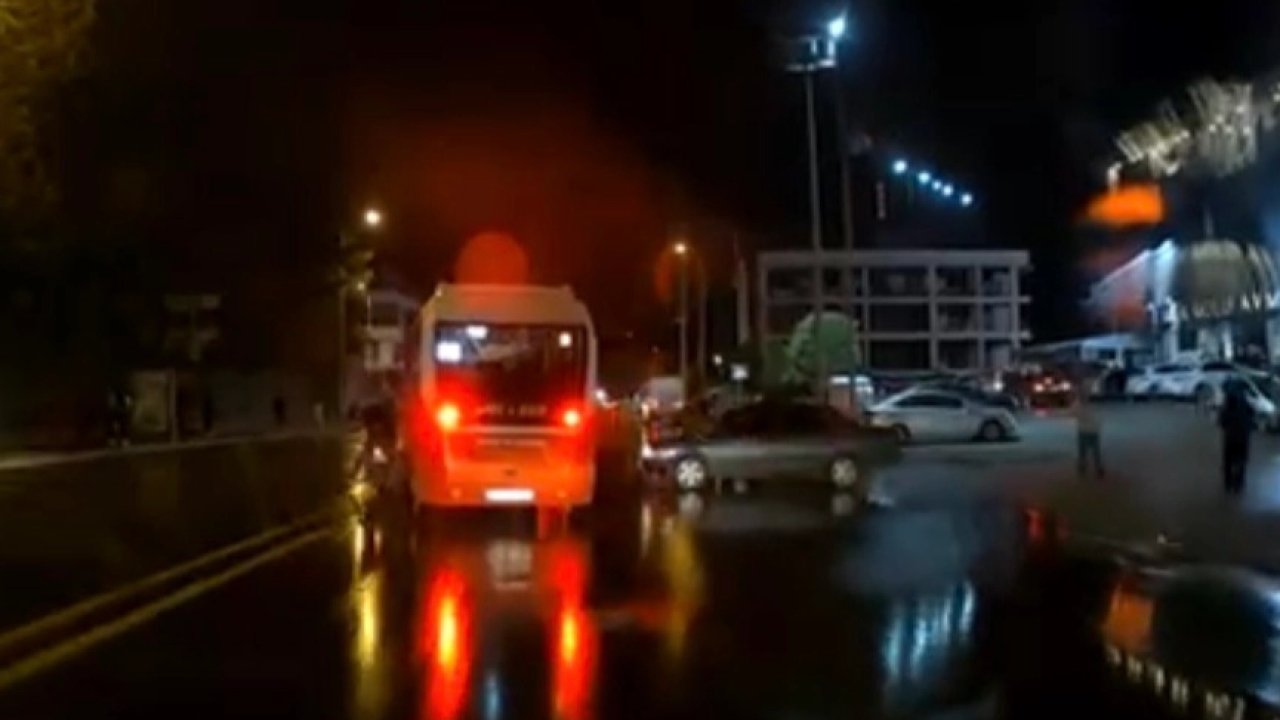 Düzce'de belediye otobüsü, elektrikli bisiklete çarptı