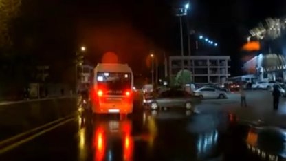 Düzce'de belediye otobüsü, elektrikli bisiklete çarptı