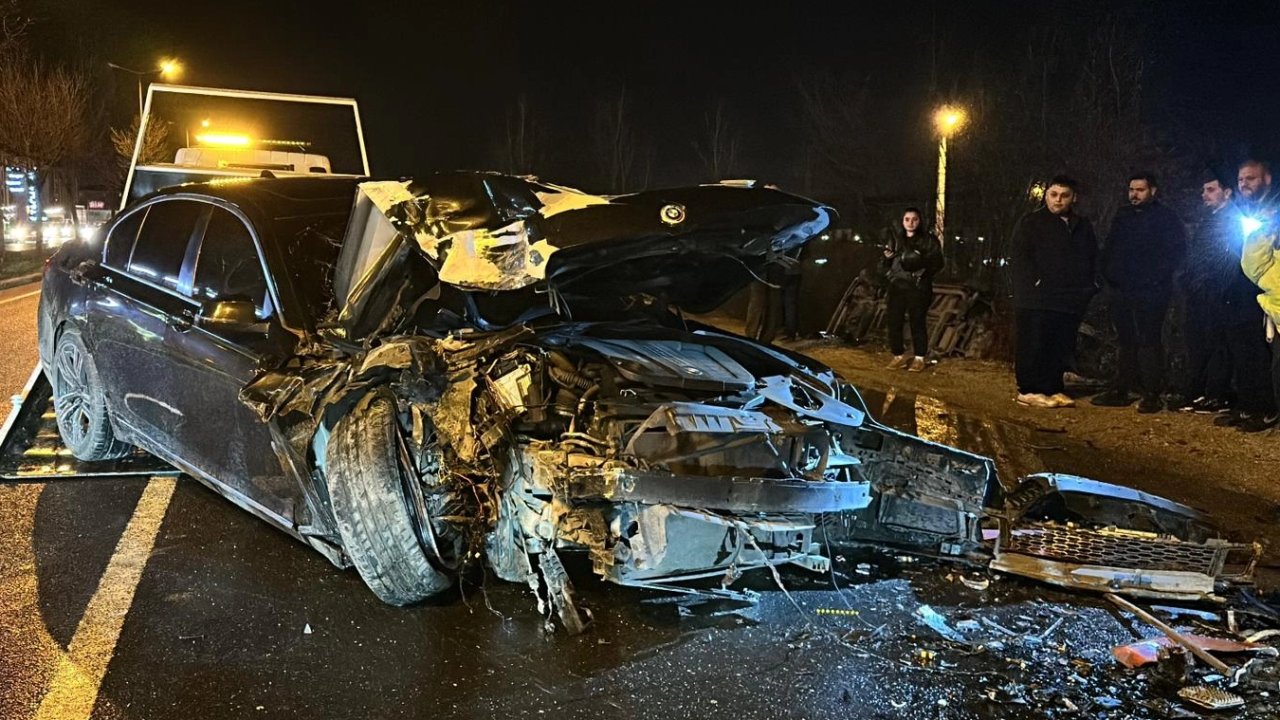 Düzce'de otomobil otobüse çarptı: 5 yaralı