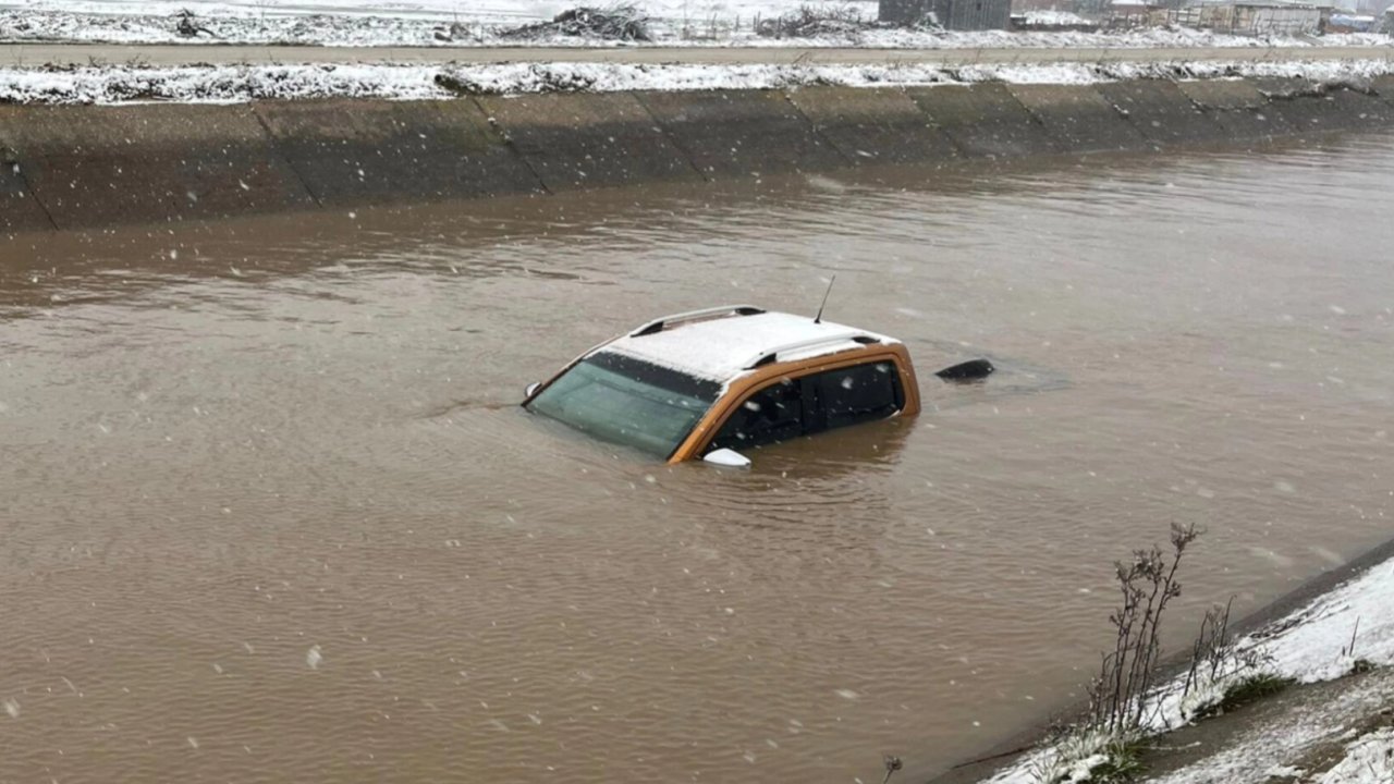Edirne'de kanala uçan otomobilin sürücüsünün cansız bedeni bulundu