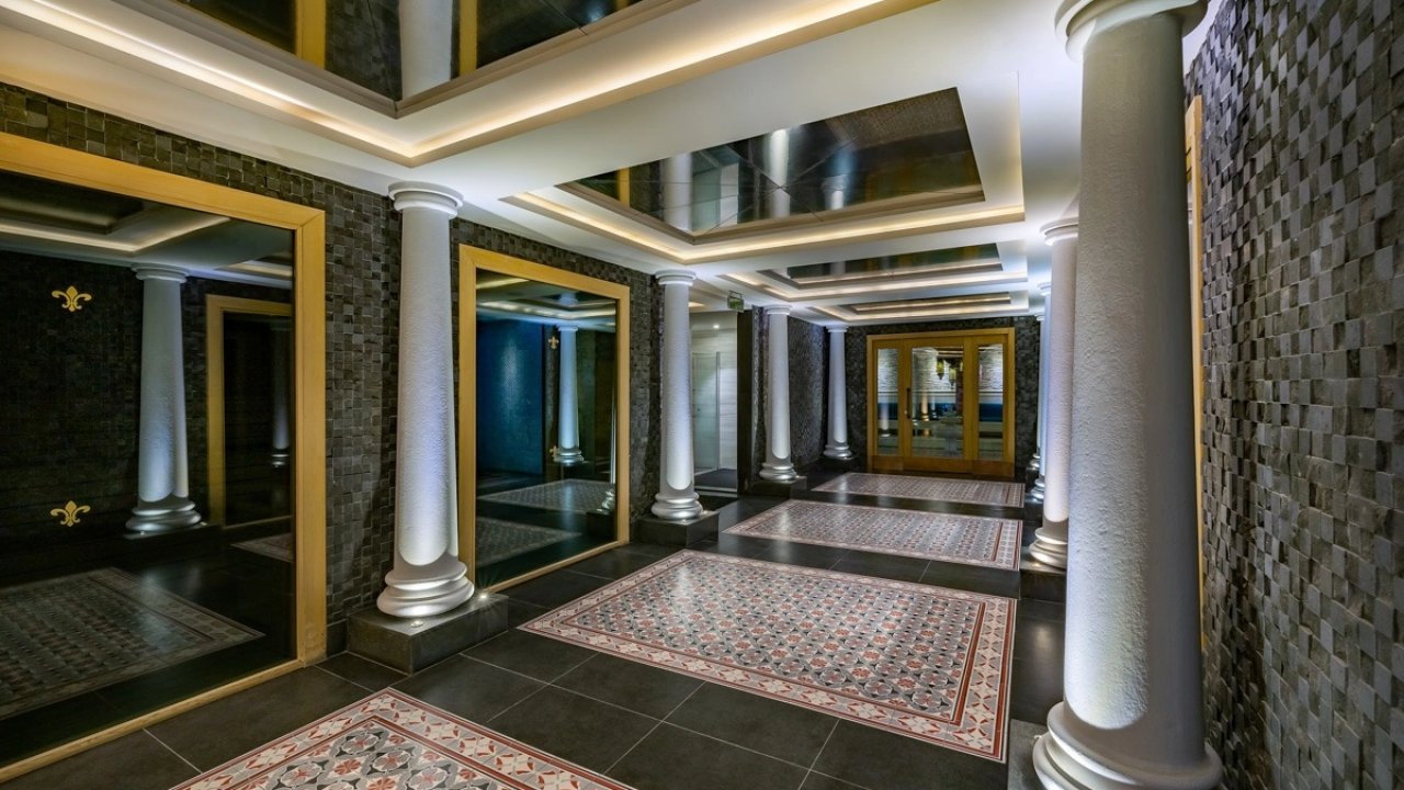 Efesus Stone'un doğal taş koleksiyonları Rai Premium Tekirova Otel'de hayat buldu