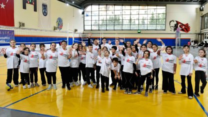 Fabrika Voleybol Ankaralı çocukları fileyle tanıştırdı