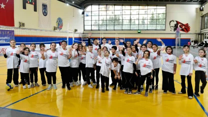 Fabrika Voleybol Ankaralı çocukları fileyle tanıştırdı