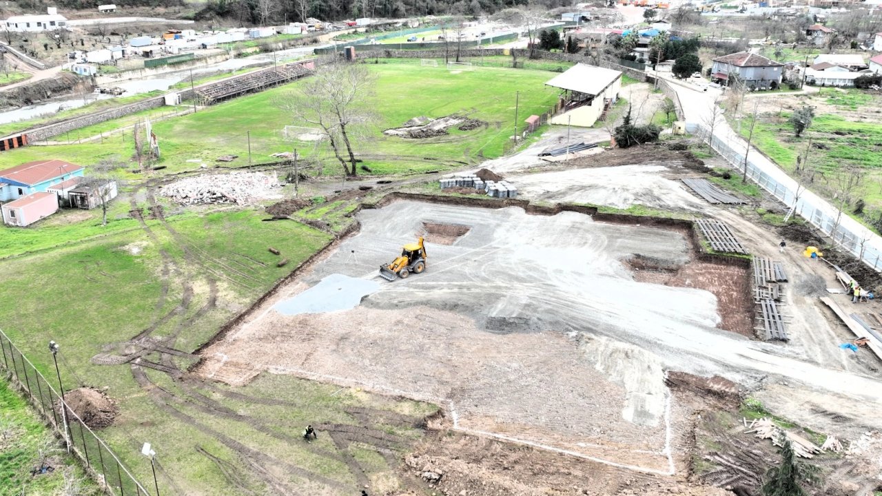 Gölcük Spor Kompleksi'ne ilk kazma vuruldu