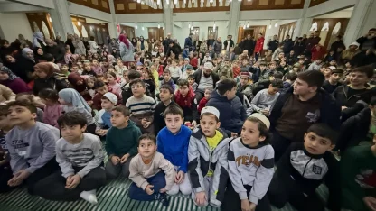 Gölcüklü çocuklar Ramazan coşkusunu camilerde yaşıyor