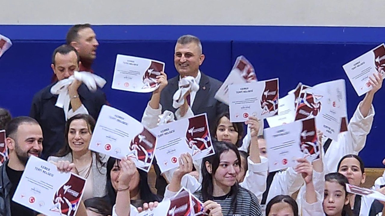 Gölcük'te 70 Taekwondocu kuşak atladı