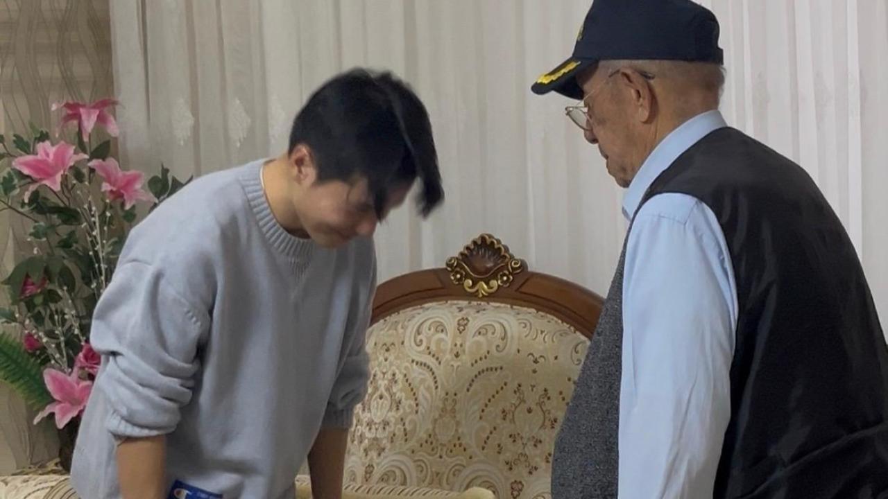 Güney Koreli futbolcudan Kore Gazisine ziyaret