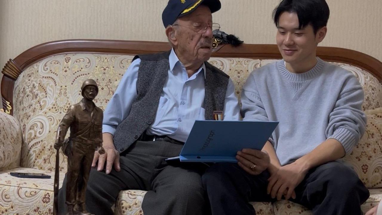 Güney Koreli futbolcudan Kore Gazisine ziyaret