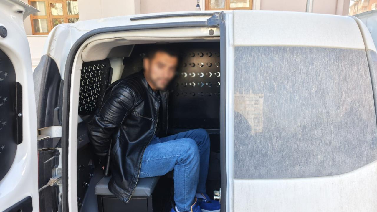 Hırsızı montundaki detay ele verdi!