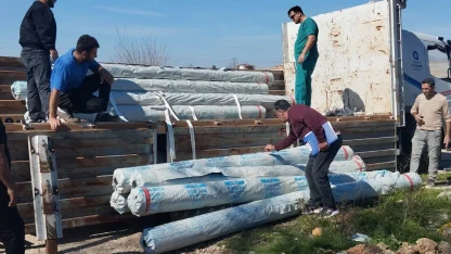 Hortumdan zarar gören üreticilere sera naylonu dağıtıldı