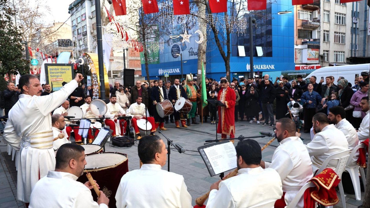 İlahi ezgiler Kocaeli Cumhuriyet Bulvarı’nda yankılandı