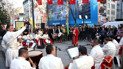 İlahi ezgiler Kocaeli Cumhuriyet Bulvarı’nda yankılandı