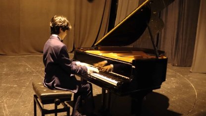 İstanbul Maltepe’de genç piyanist Tolga Bilget sahne aldı