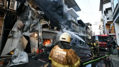İzmir Buca’da iş yeri yangını panik yarattı