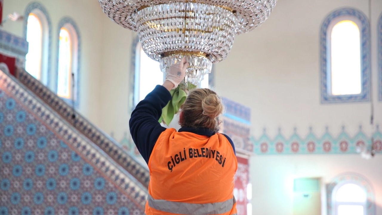 İzmir Çiğli’de ibadethaneler için temizlik mesaisi