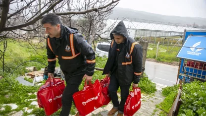 İzmir Güzelbahçe'de 350 aileye 3 milyonluk Ramazan desteği