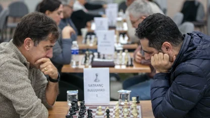 İzmir Güzelbahçe’de satranç turnuvası düzenlendi