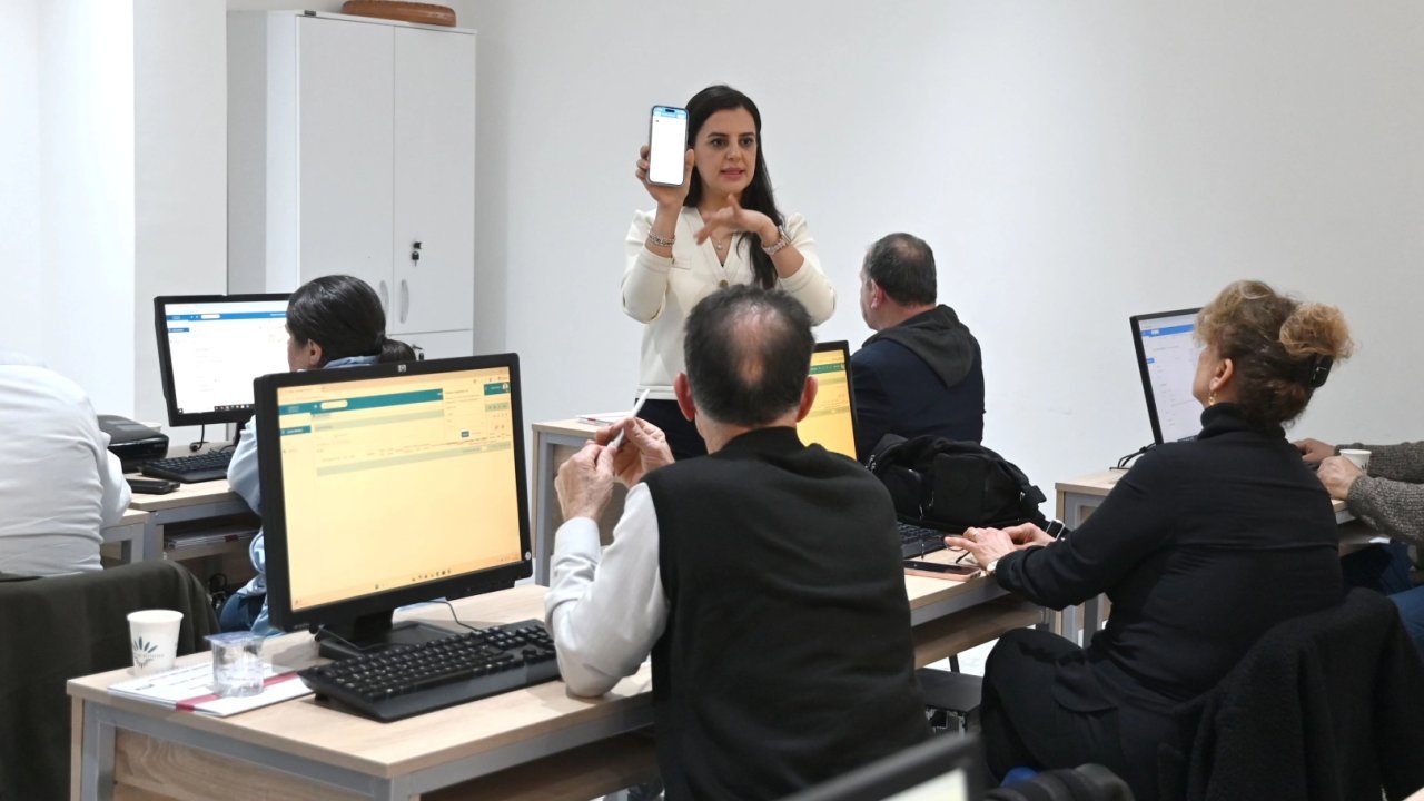 İzmir Karabağlar'da muhtarlar dijital dönüşümde