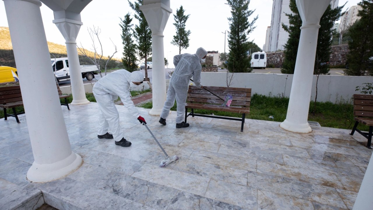 İzmir Narlıdere'de camilerde temizlik çalışması