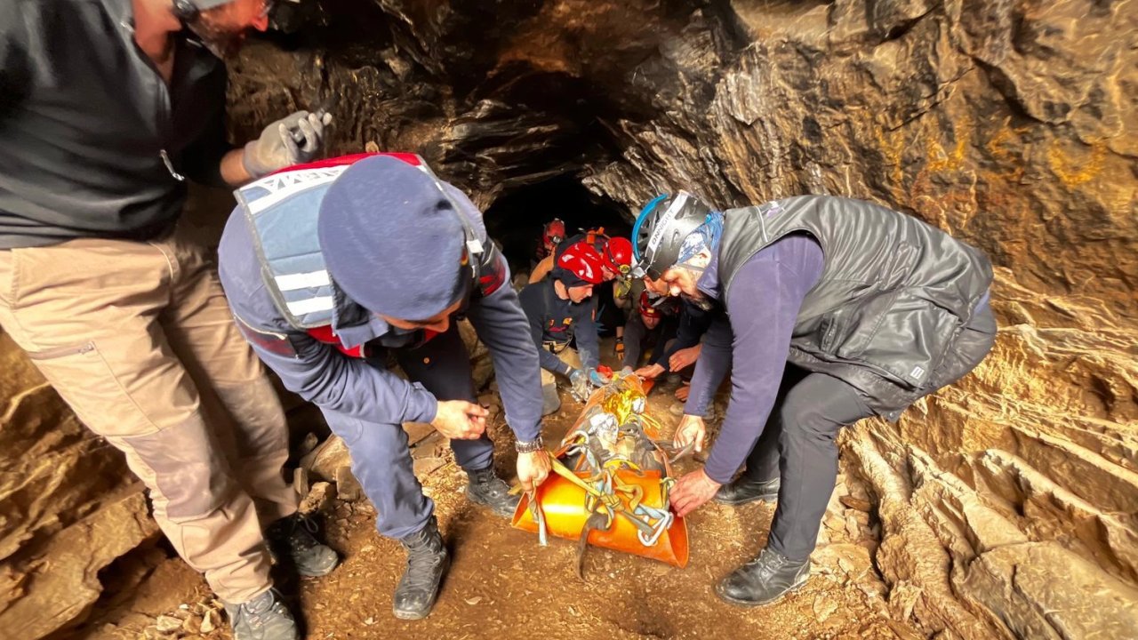 İzmir Selçuk’ta mağarada 9 saatlik kurtarma seferberliği