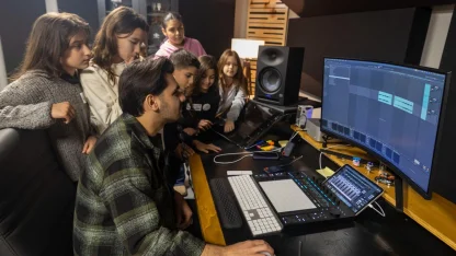 İzmir'de Çocuk Meclisi üyeleri kayıtta