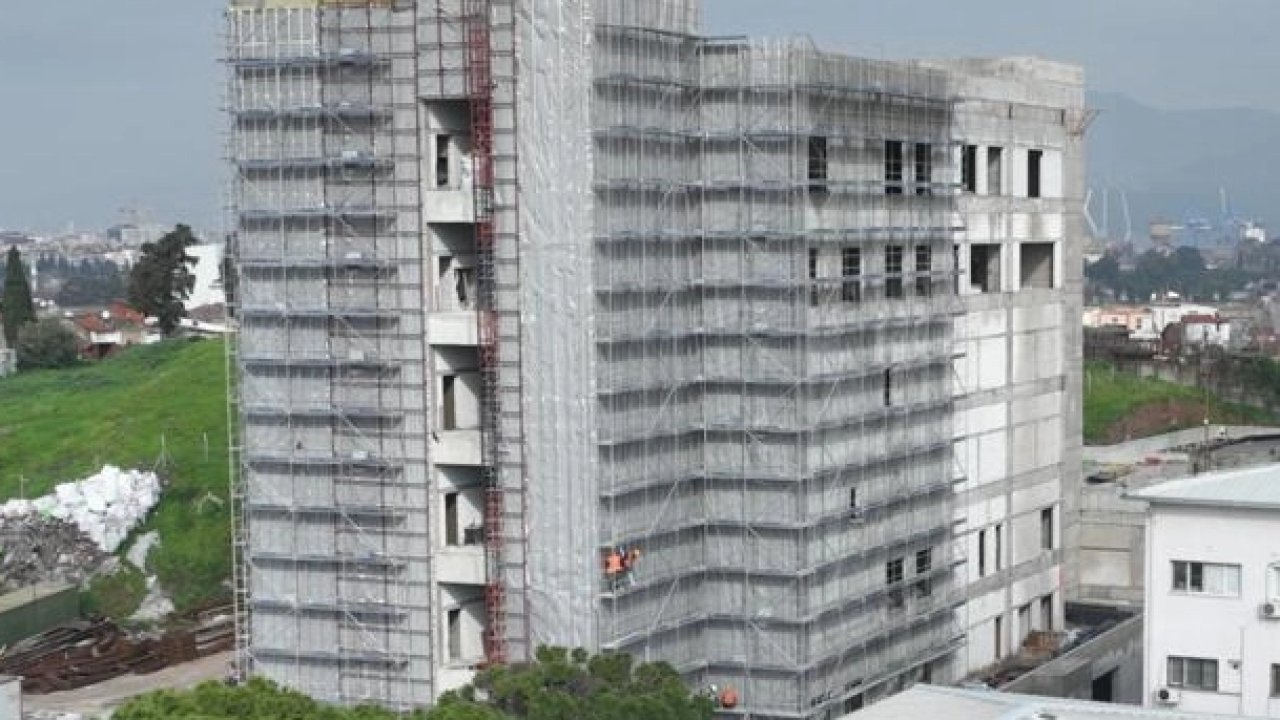 İzmir'de Eşrefpaşa Hastanesi'nin yeni binasında sona doğru