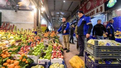 İzmir’in Hallerinde 2025 yılı rekoru: Su ürünleri ve sebze-meyve ticareti zirvede