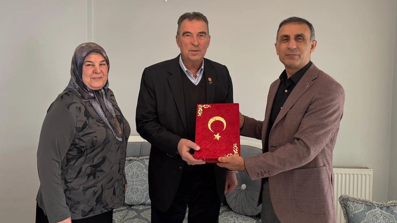 İzmit Belediyesi Gazileri unutmuyor