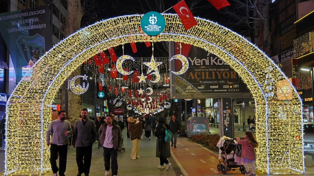 İzmit, Ramazan’ı ışıl ışıl karşılıyor