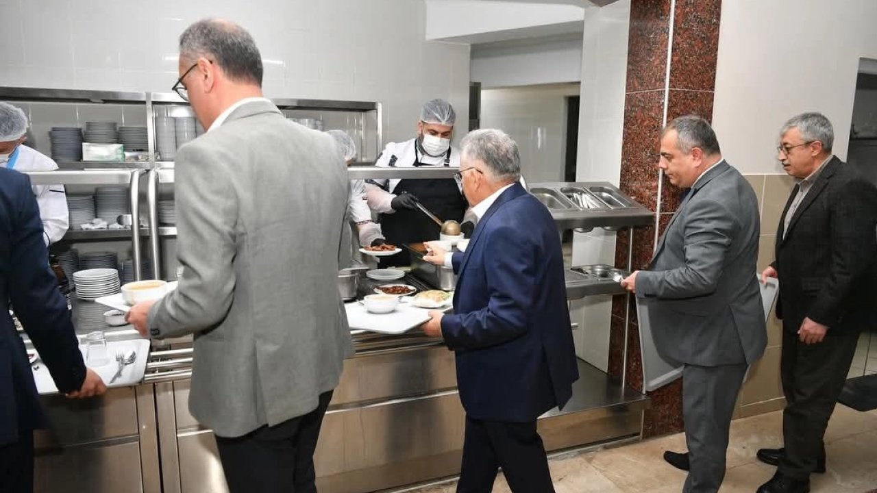 KASKİ personeline Başkan Büyükkılıç morali