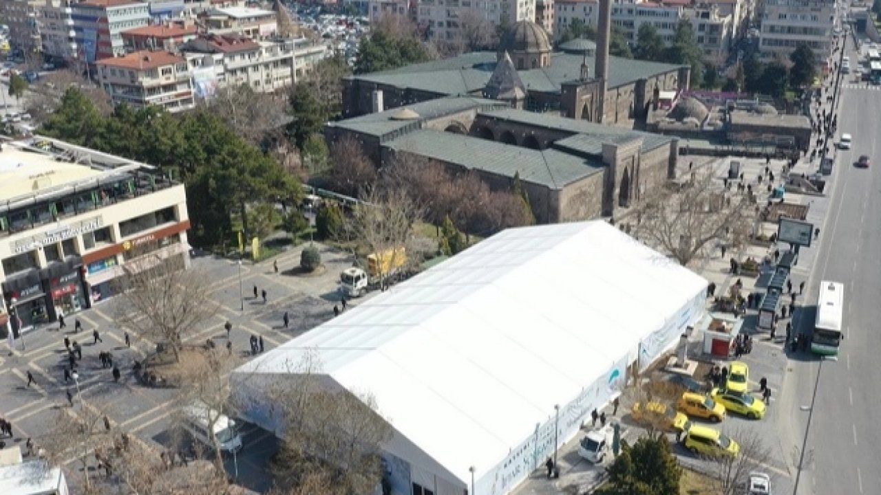 Kayseri Büyükşehir'den iki ayrı noktaya iftar çadırı