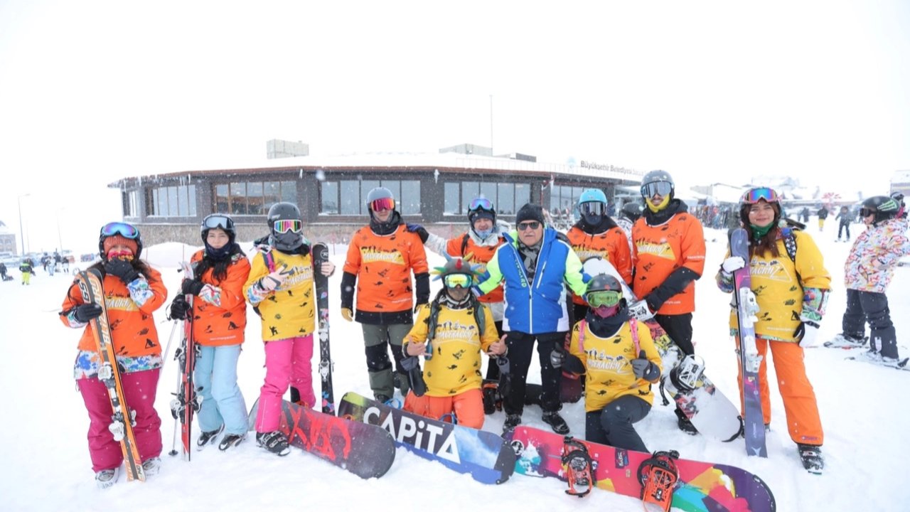 Kayseri Büyükşehir'den kayak okulu hizmeti