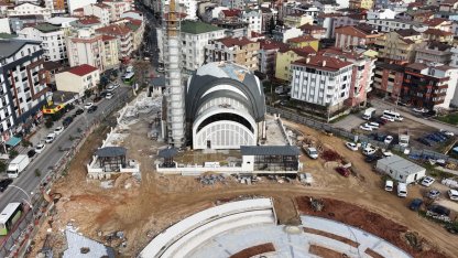 Kocaeli Çayırova'da Kent Meydanı’nda çalışmalar sürüyor