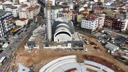 Kocaeli Çayırova'da Kent Meydanı’nda çalışmalar sürüyor