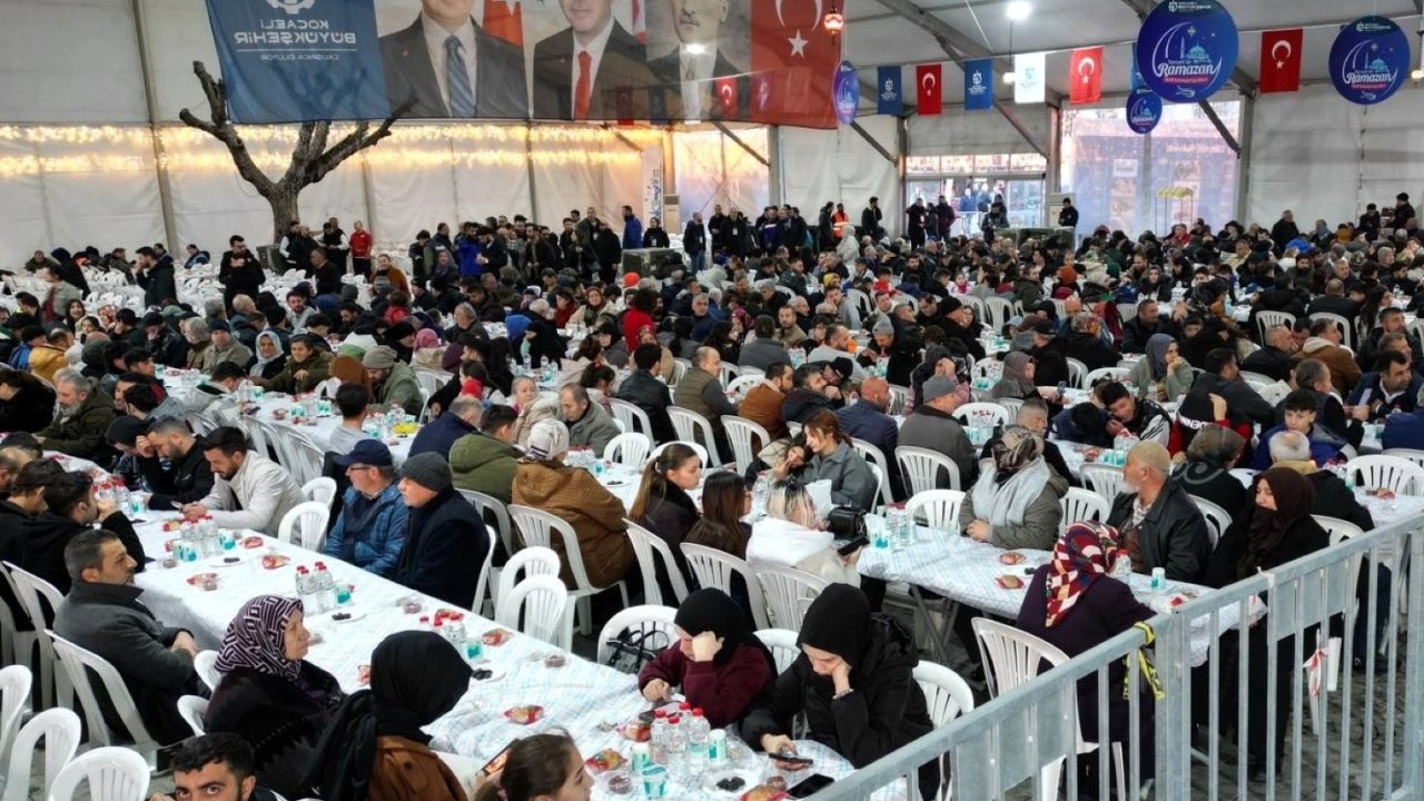 Kocaeli Gebze’de ilk İftar binlerce vatandaşla paylaşıldı