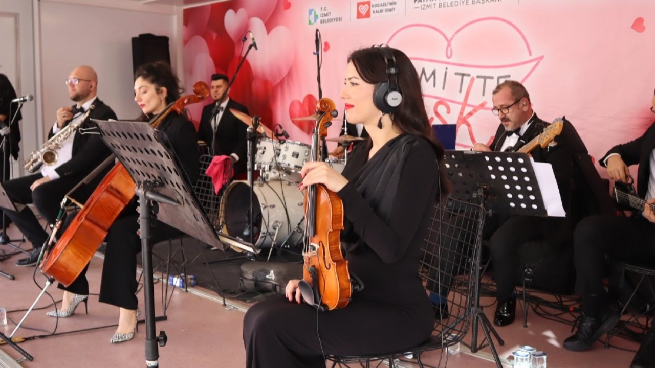 Kocaeli İzmit’te Sevgililer Günü coşkusu