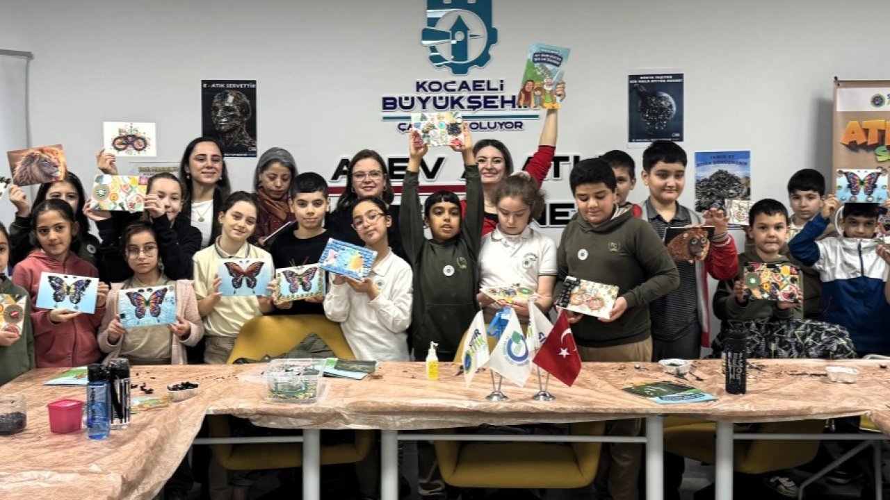 Kocaeli'de atık malzemeleri sanata dönüştürdüler