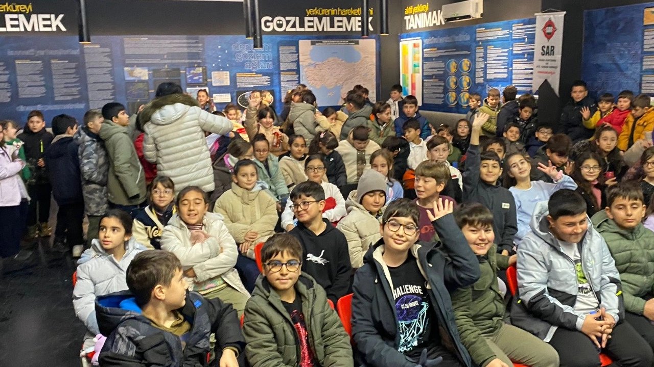 Kocaeli'de öğrencilerden deprem müzesine anlamlı ziyaret