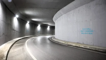 Kocaeli'de Şehir Hastanesi alt geçidi ışıl ışıl oldu