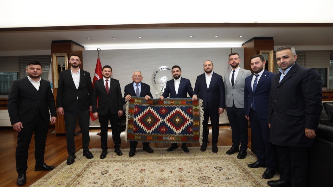 Memduh Büyükkılıç TÜGVA Genel Başkanı'nı ağırladı