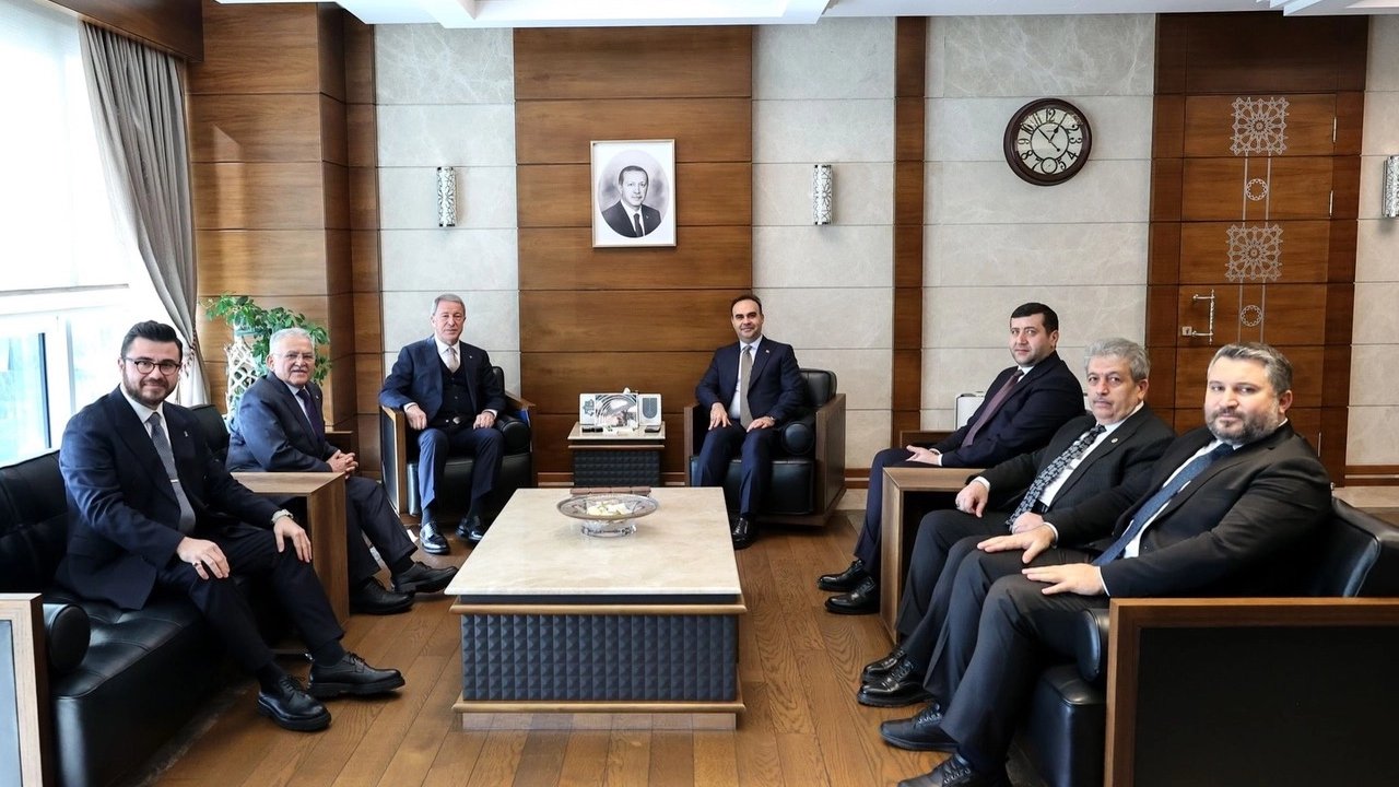 Memduh Büyükkılıç'tan Bakan Kacır'a ziyaret