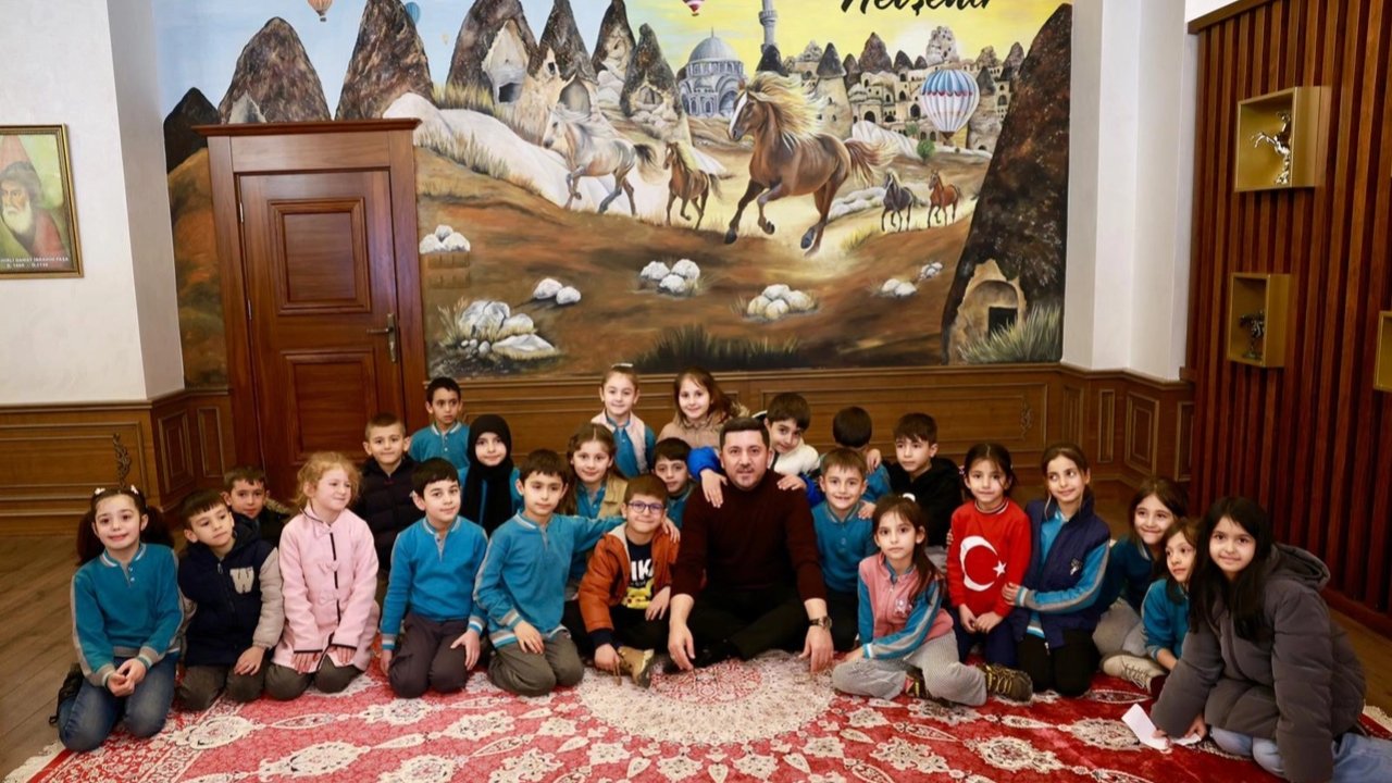 Nevşehirli öğrencilerden Başkan Rasim Arı'ya ziyaret