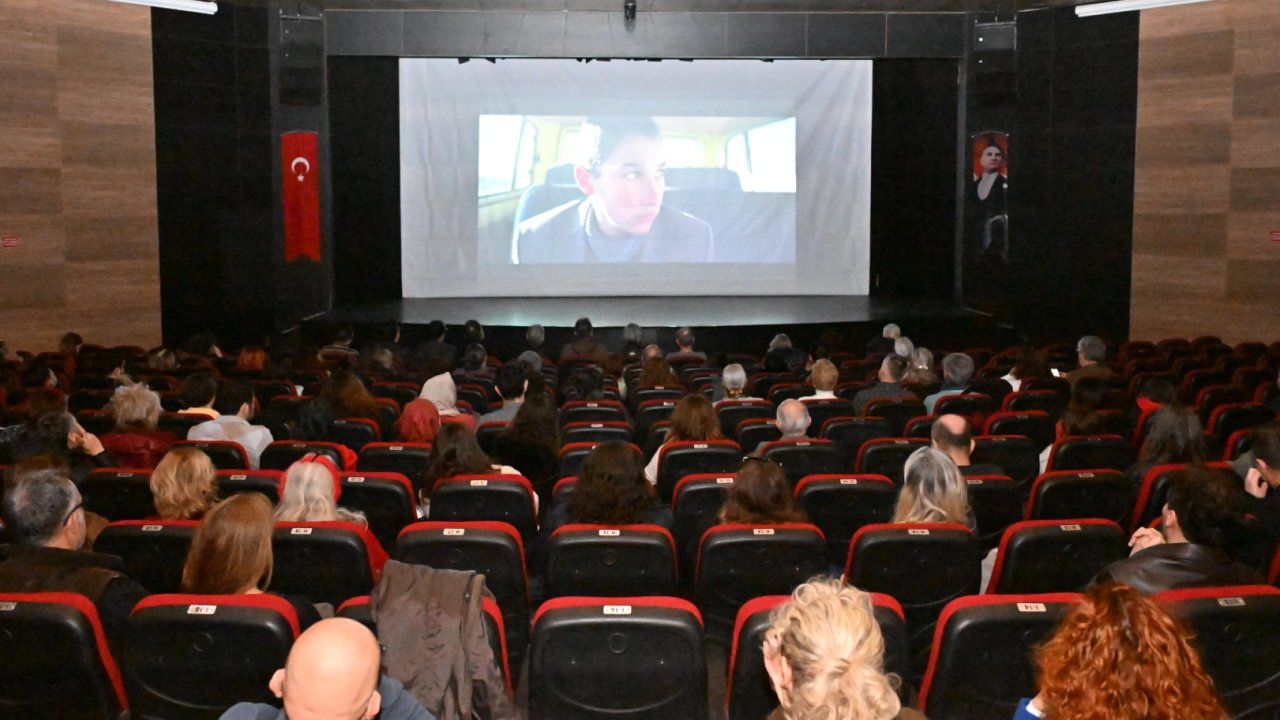 Ödüllere doymayan “Tavşan İmparatorluğu” izleyiciyle buluştu