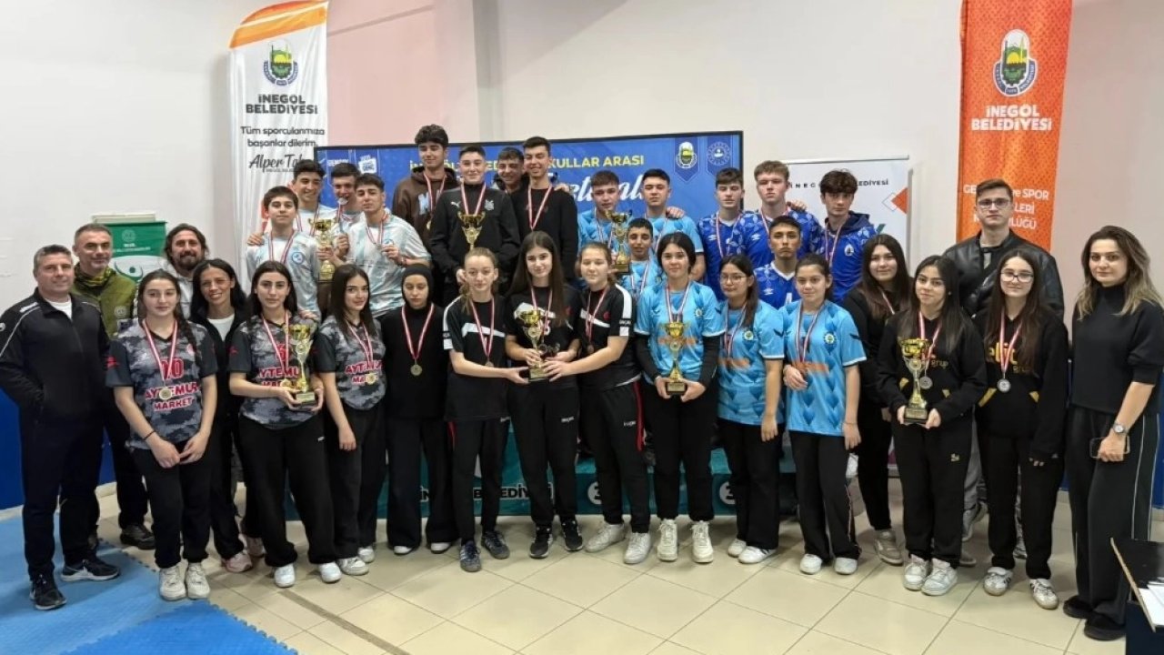 Öğrenciler dart turnuvasında kıyasıya mücadele etti