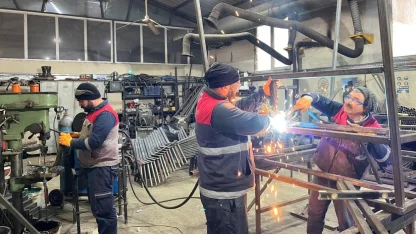 Ordu Büyükşehir Belediyesi park mobilyalarını kendi üretiyor