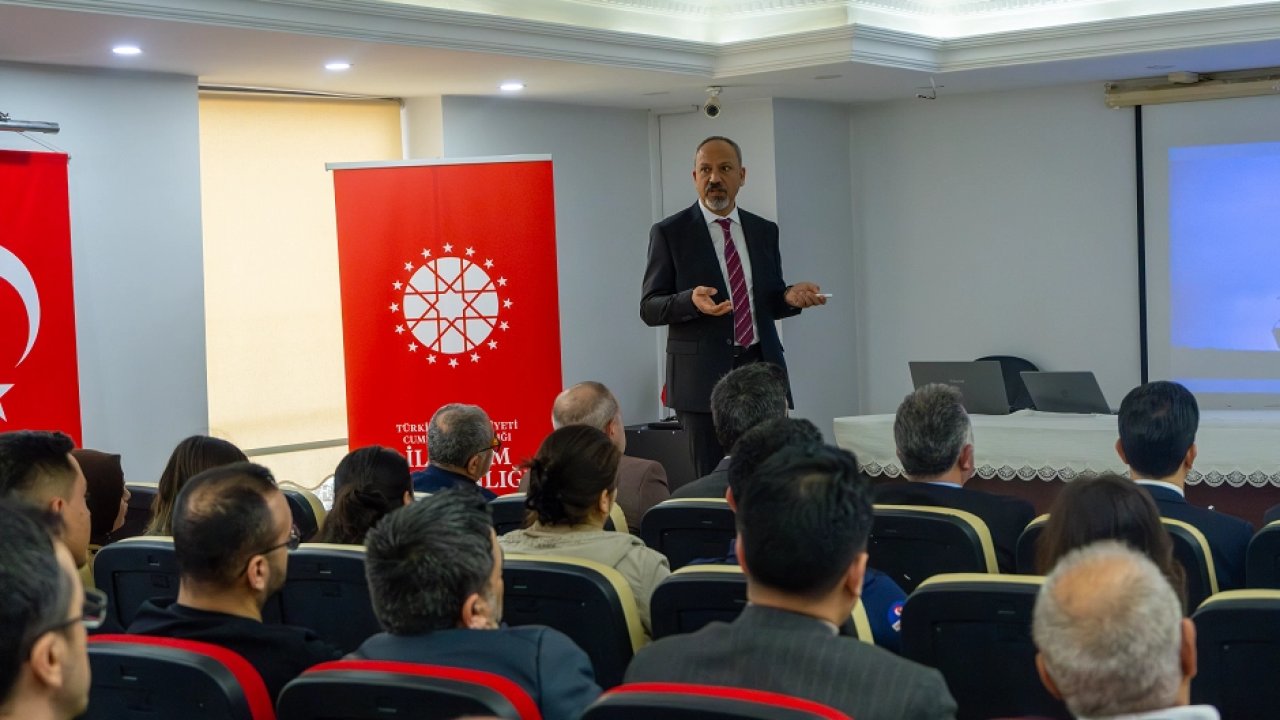 Osmaniye’de yapay zekâ çağında gazeteciliğin geçirdiği dönüşüm anlatıldı