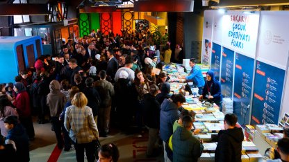 Sakaryalı çocuklar 'Edebiyat Fuarı'nda buluştu